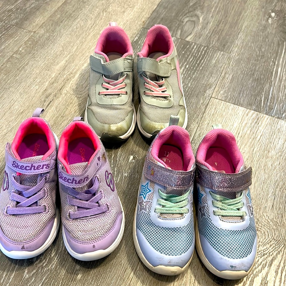 Girls tennis shoes size 11